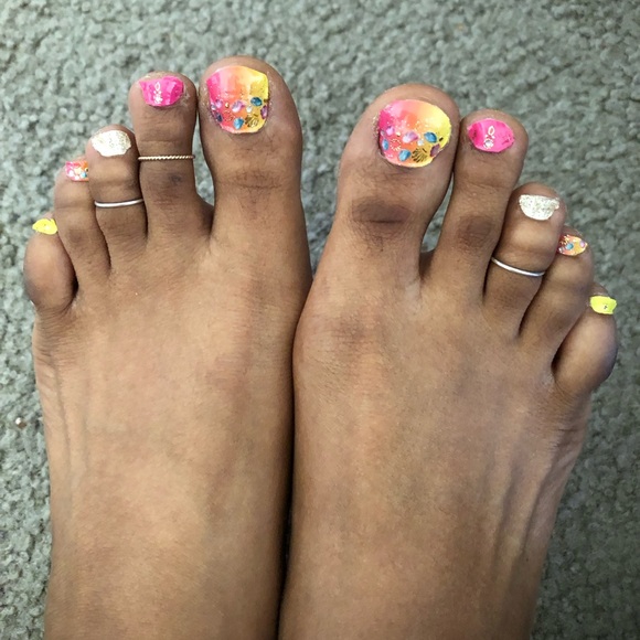 🦶🏽2/$8 Adorable pink teddy bear face toe nail wraps - Picture 6 of 6
